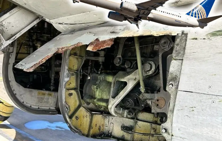 United Airlines Boeing 737 Damage in Belly - Aviation in Nepal (Internet Photo)