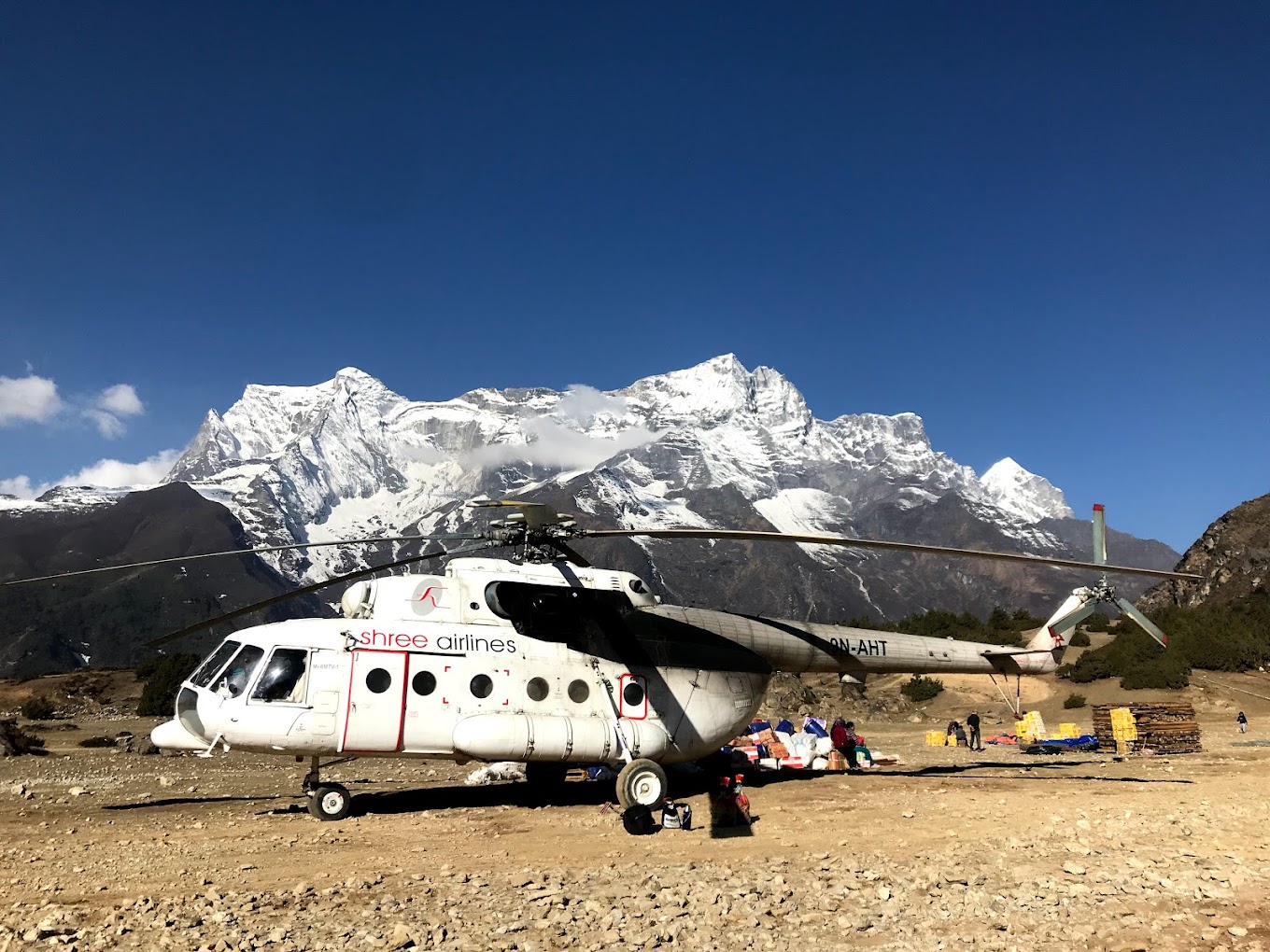 Everest Base Camp, Syangboche - Aviation in Nepal